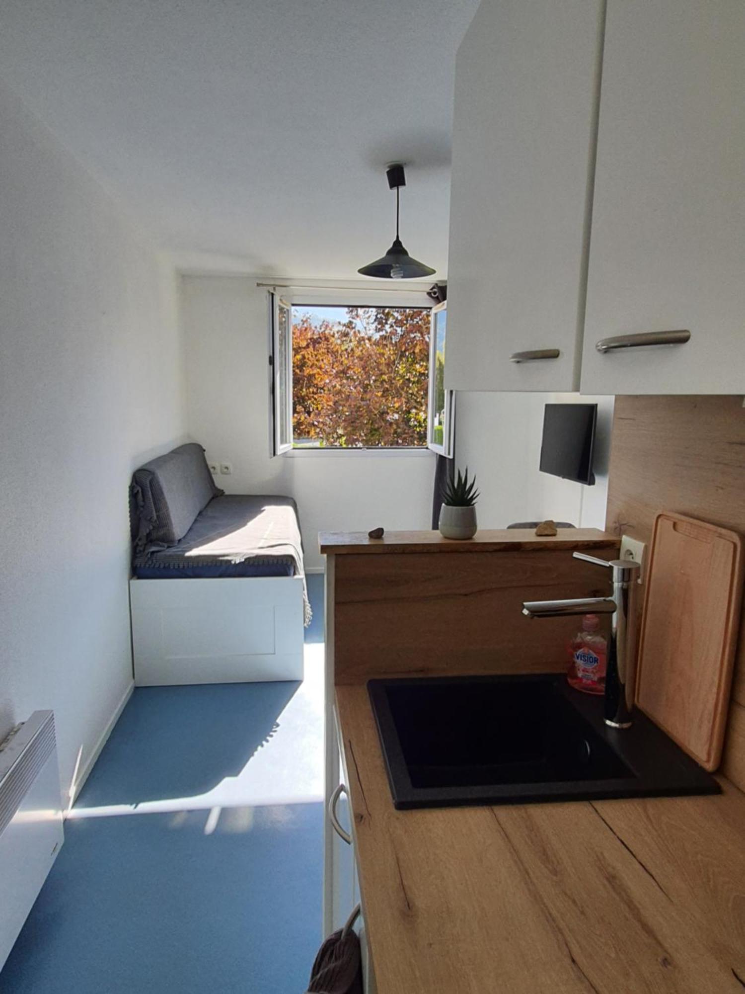 Studio Dans Residence Pour Location Courte Duree Et Etudiants Parking Gratuit Gières الغرفة الصورة